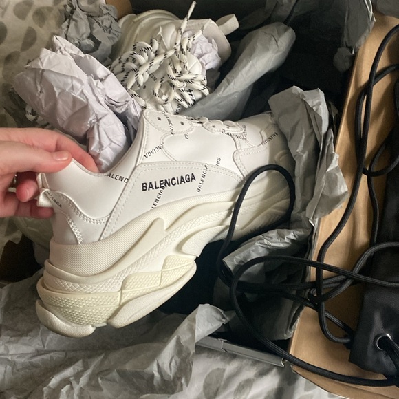 Authentic Balenciaga Triple S sneakers - Picture 4 of 8